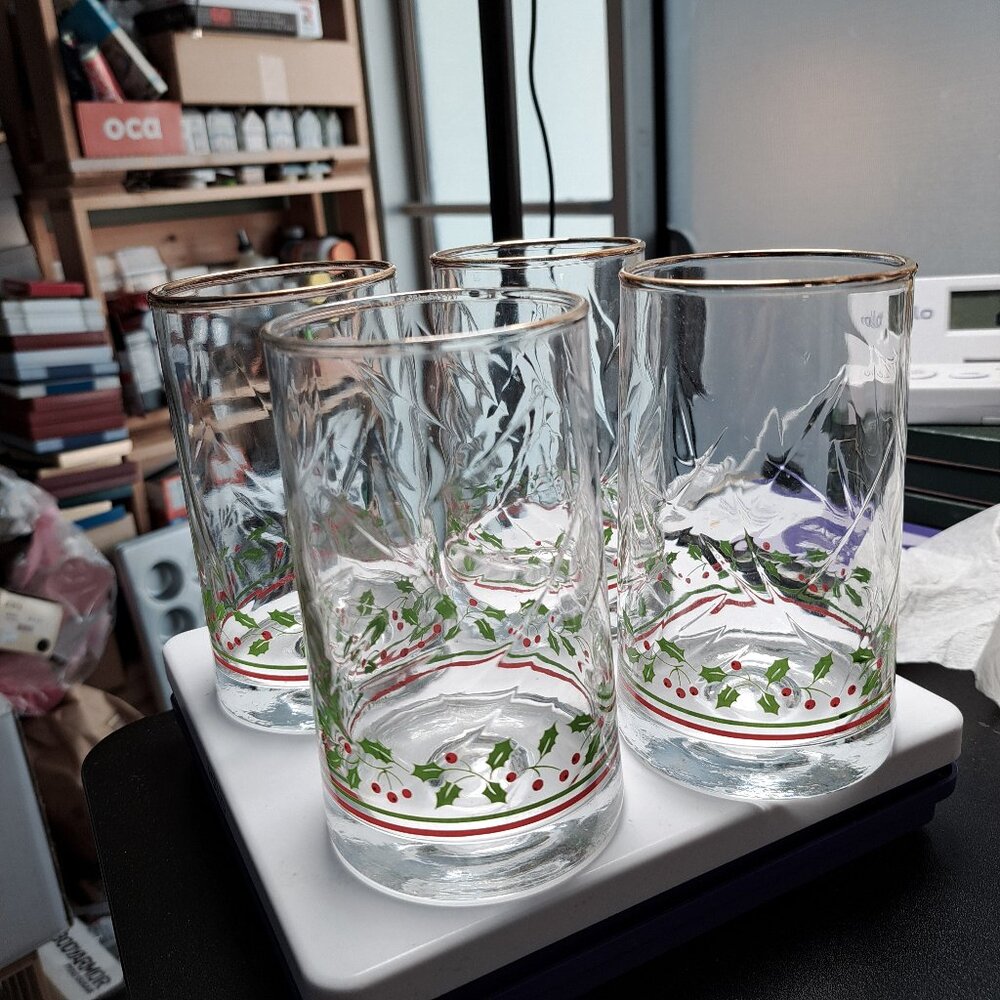 ARBY'S 1983 CHRISTMAS HOLLY BERRY SET OF 4 TUMBLER GLASSES 5.5"